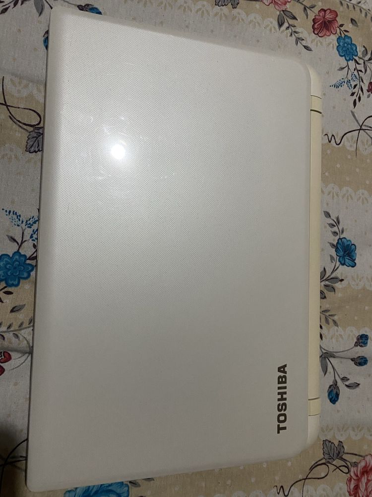 Vând laptop Toshiba Satellite L50 B