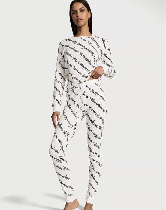 Victoria’s Secret, pijama noua cu eticheta