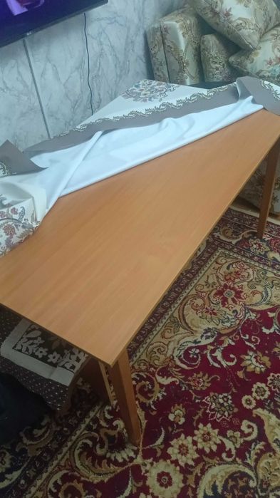 Стол , б/ у в отличном состоянии