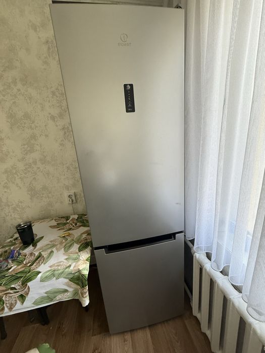 Холодильник indesit