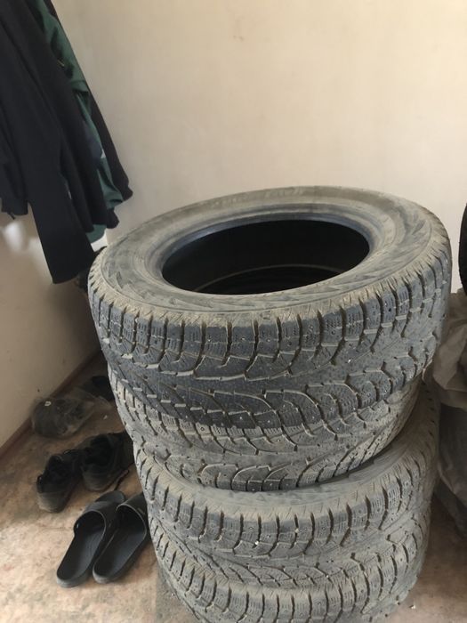 Продам шипованную резину