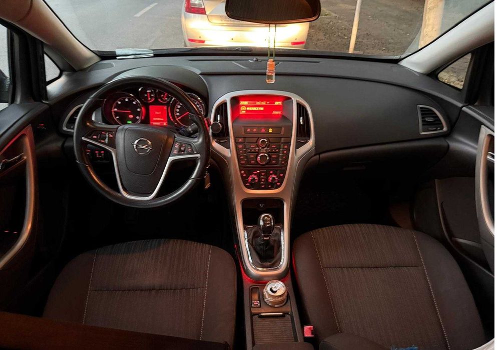 Opel Astra j, 2011, motor 1700, 81kW, ZEUS Amanet Militari