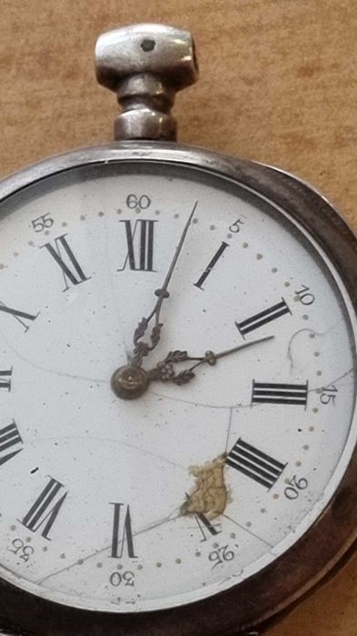 Стар сребърен джобен часовник