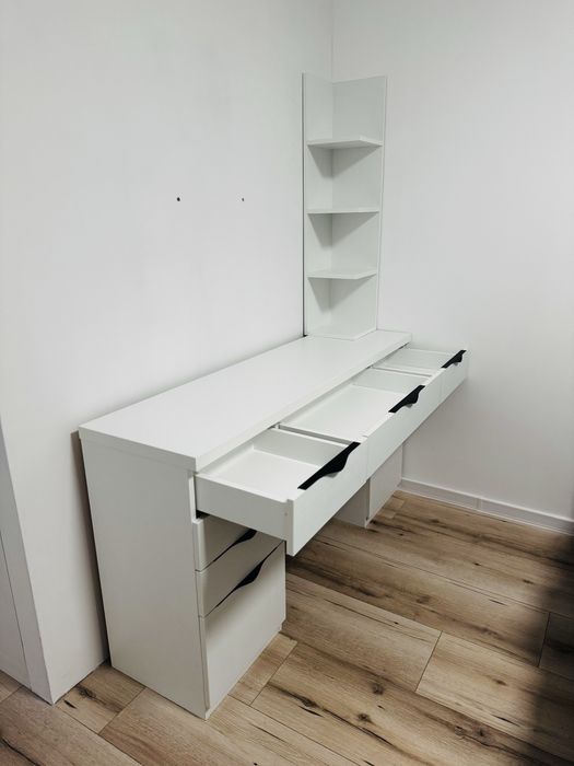 Функционална тоалетка/бюро + лавица