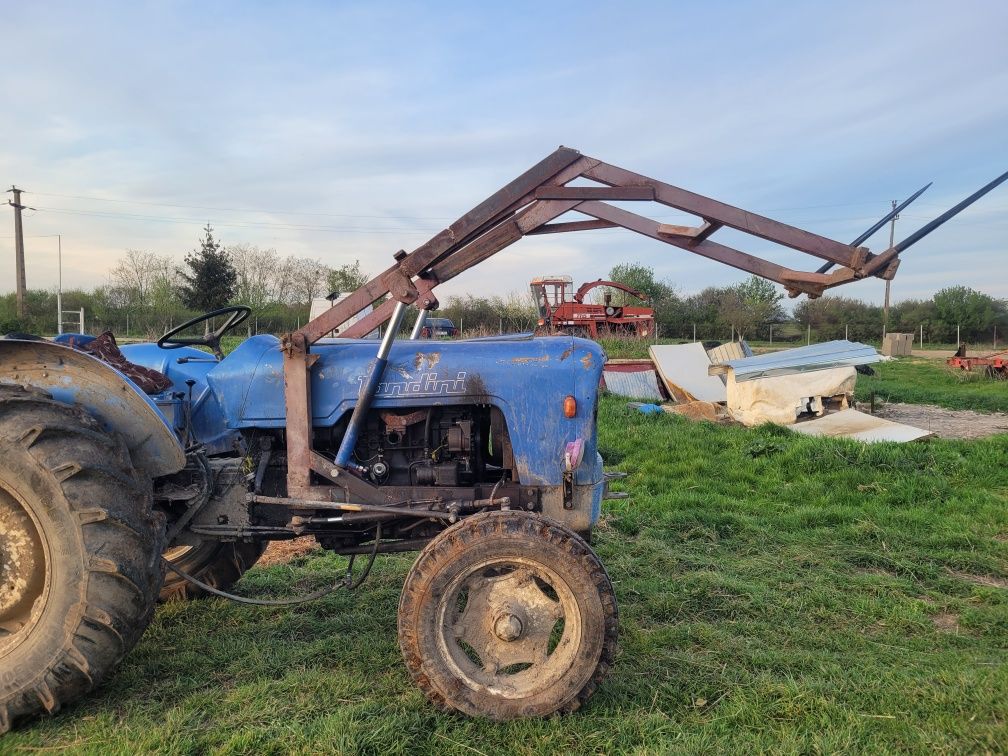 Vând tractor remorcă tehnologică vidanja combina