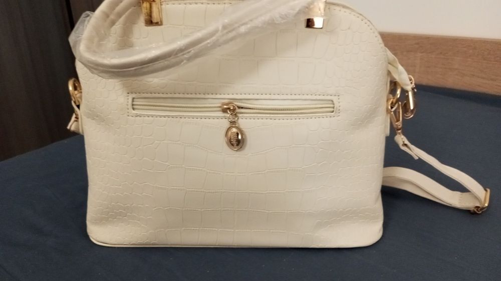 Нови чанти и портфейли. Удобна черно/сиво чанта.