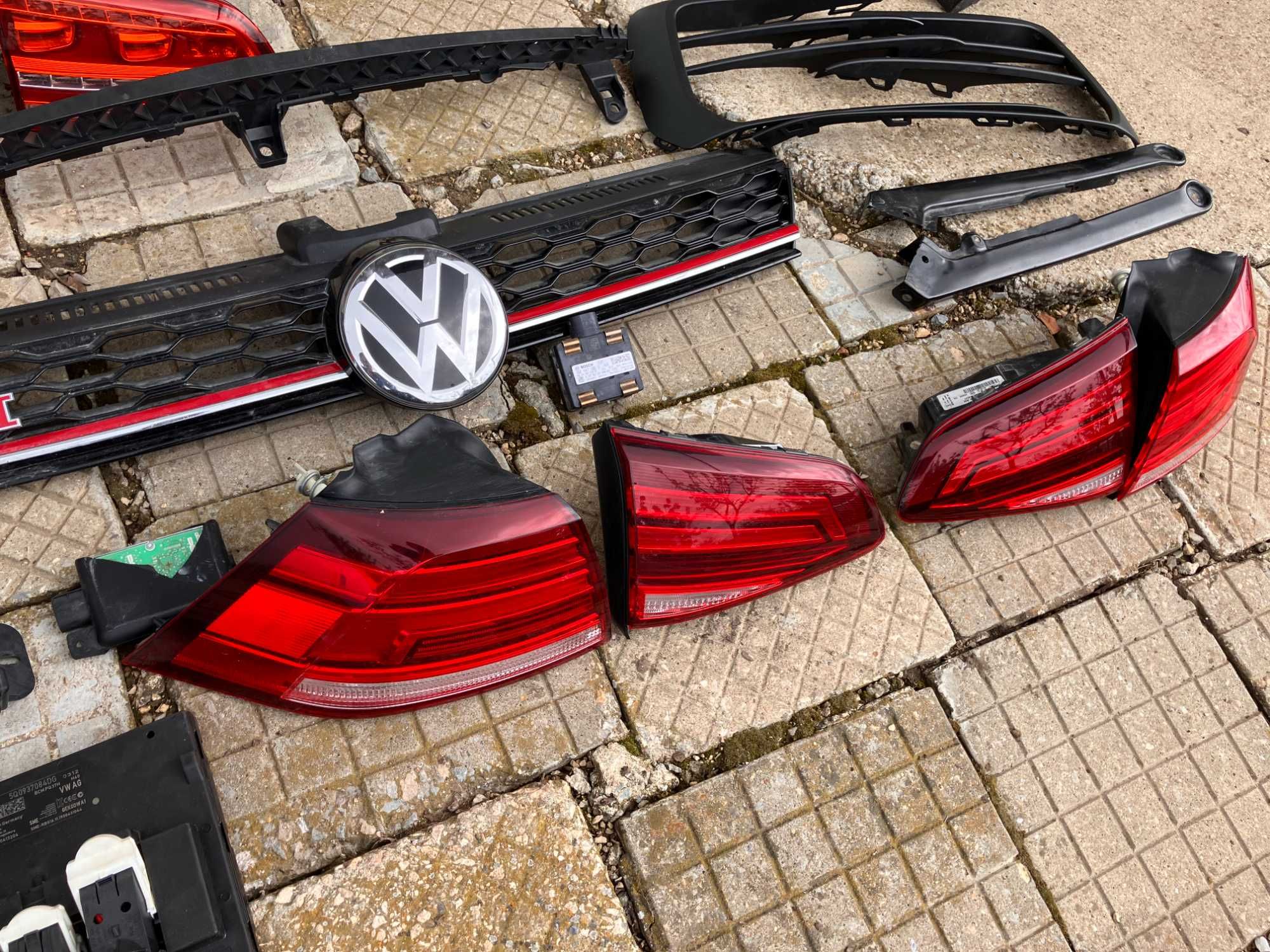 Части за Vw Golf 7 Фолксваген Голф - капак,стопове,фарове,дистроник