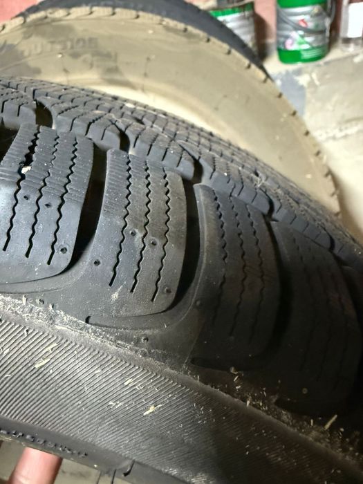 Шины почти новые  зима для авто бу размером 15