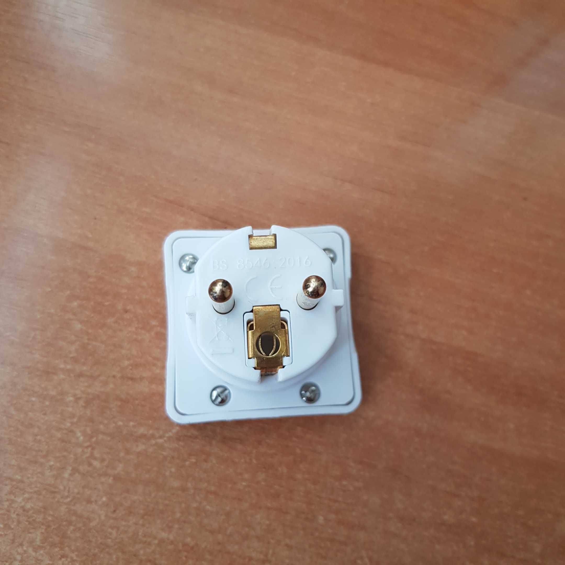 Adaptor priza UK