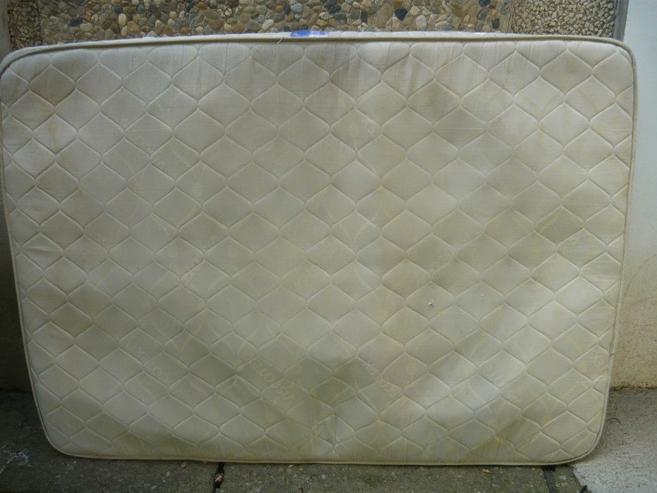 Saltea burete 160 cm x 200 cm sau mai mică