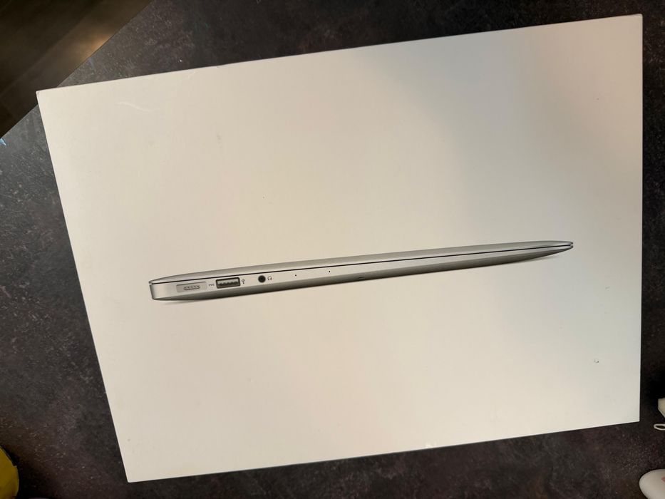 MacBook Air 13 inchi