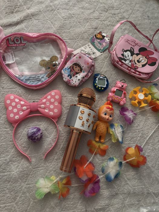 Лот от играчки за момиче