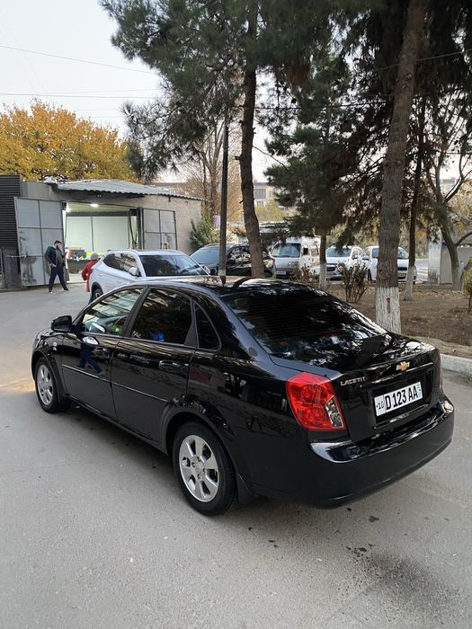 Gentra avtomat sotiladi