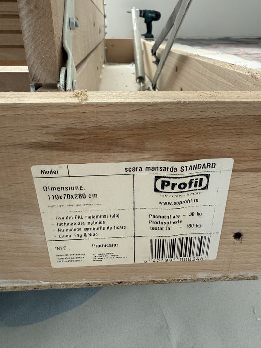 Scara acces mansarda.