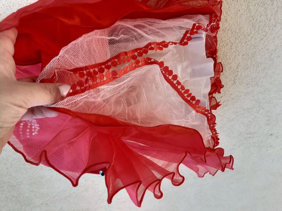 Rochie roșie, elegantă pentru 3-4 ani