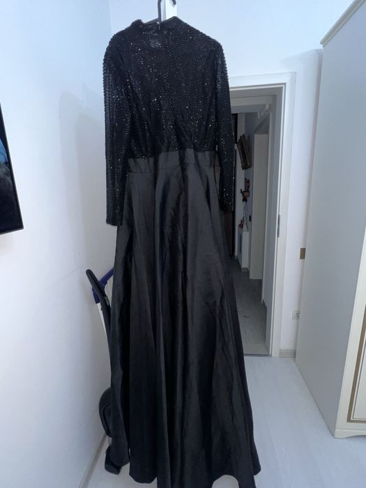 Rochie lunga neagra cu pietre de seara