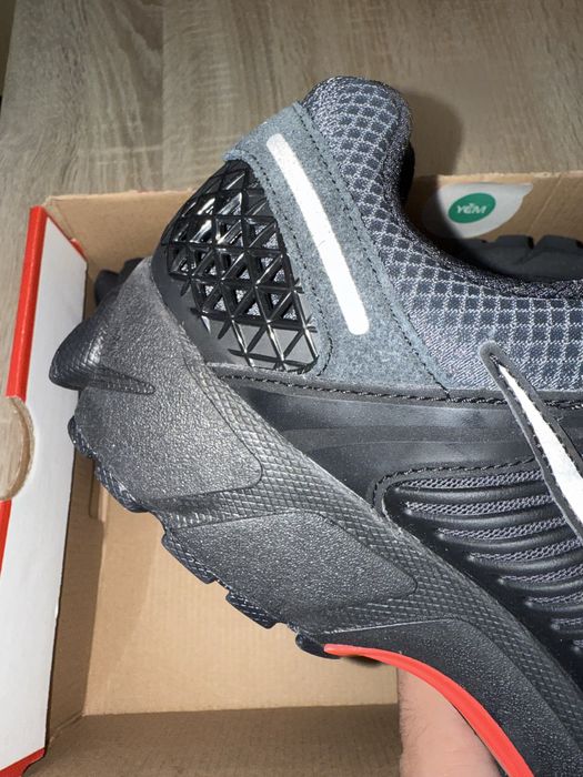 Nike Air Zoom Vomero 5 “Black Metallic University Red” - размер 45.5