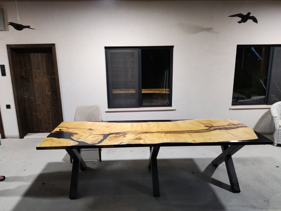 Дизайнерски маси и плотове от масив и епоксидна смола