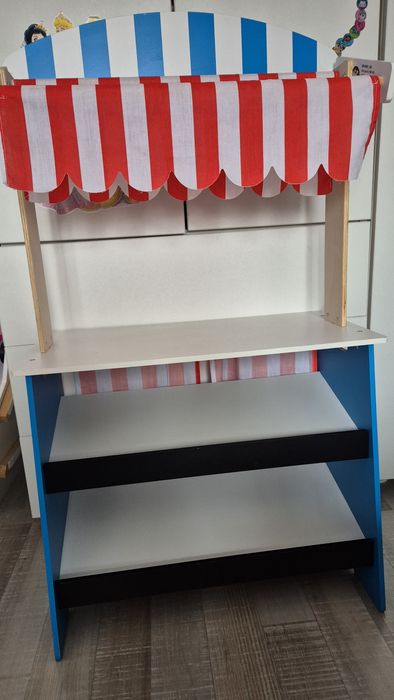 Magazin/teatru de lemn