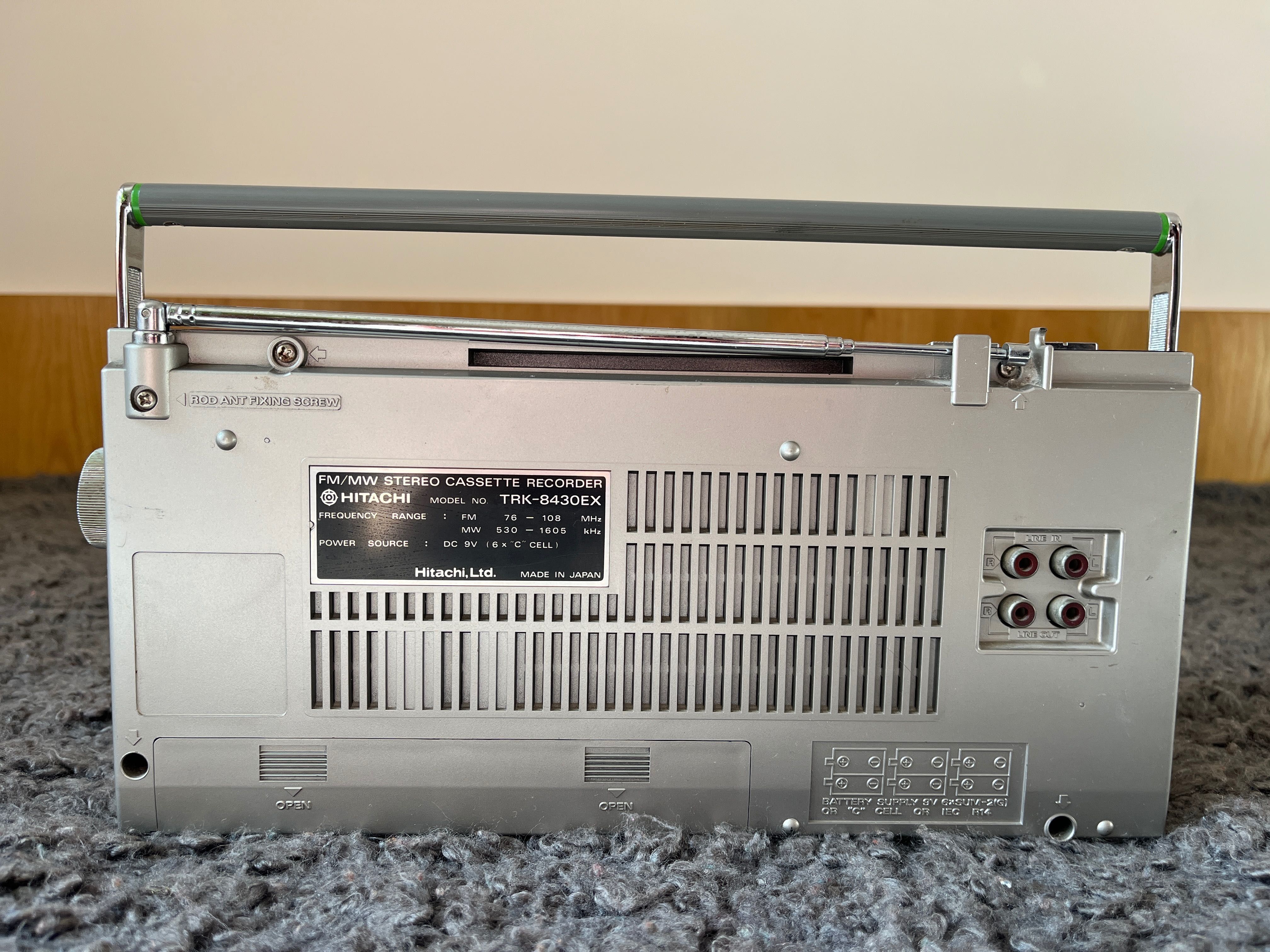 Ретро радио касетофон Hitachi TRK-8430EX
