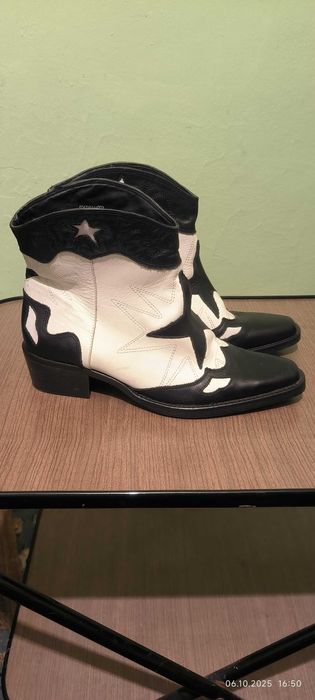 Vând ciocate pull&bear