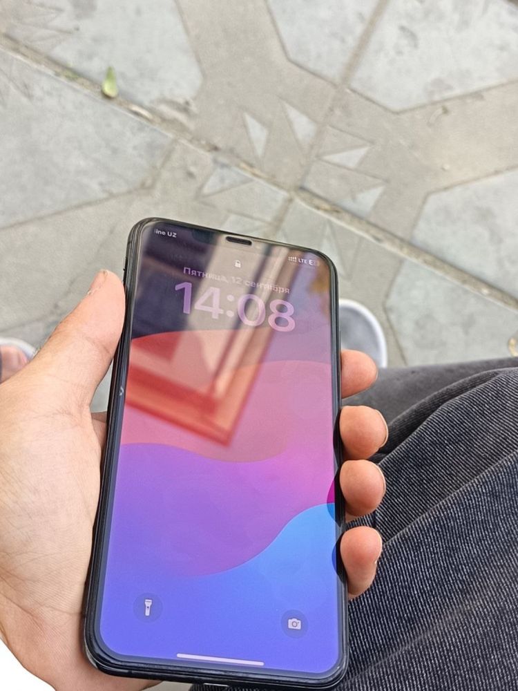 Iphone Xs Max.