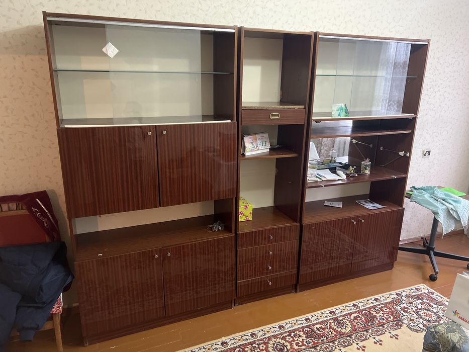 Отдам сервант бесплатно