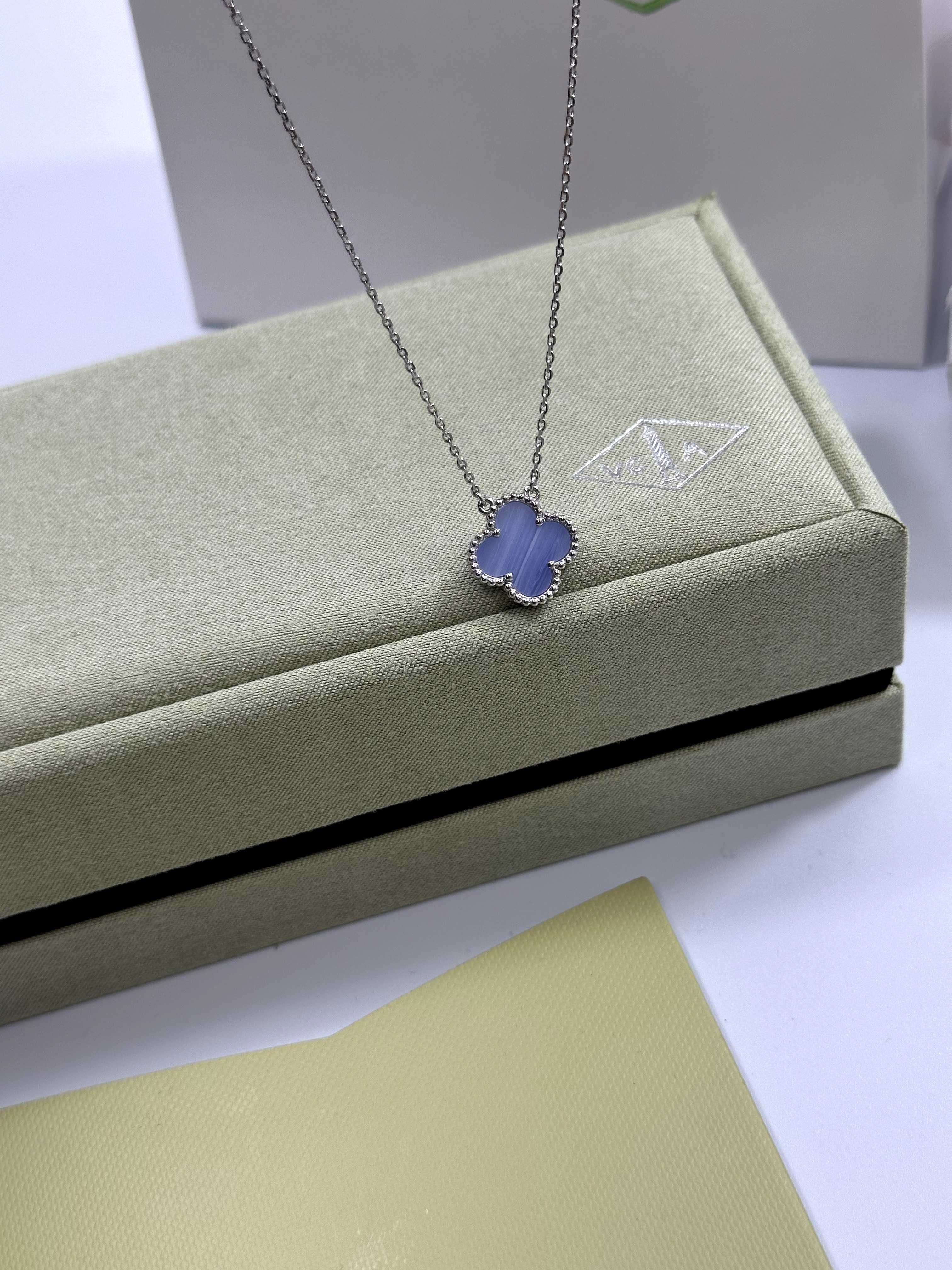 Colier Van Cleef & Arpels Aur Alb 750 Chalcedony