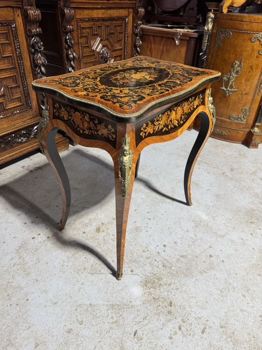 Masuta de machiaj, ludovic XV, cu filee, intarsii si ornamente bronz