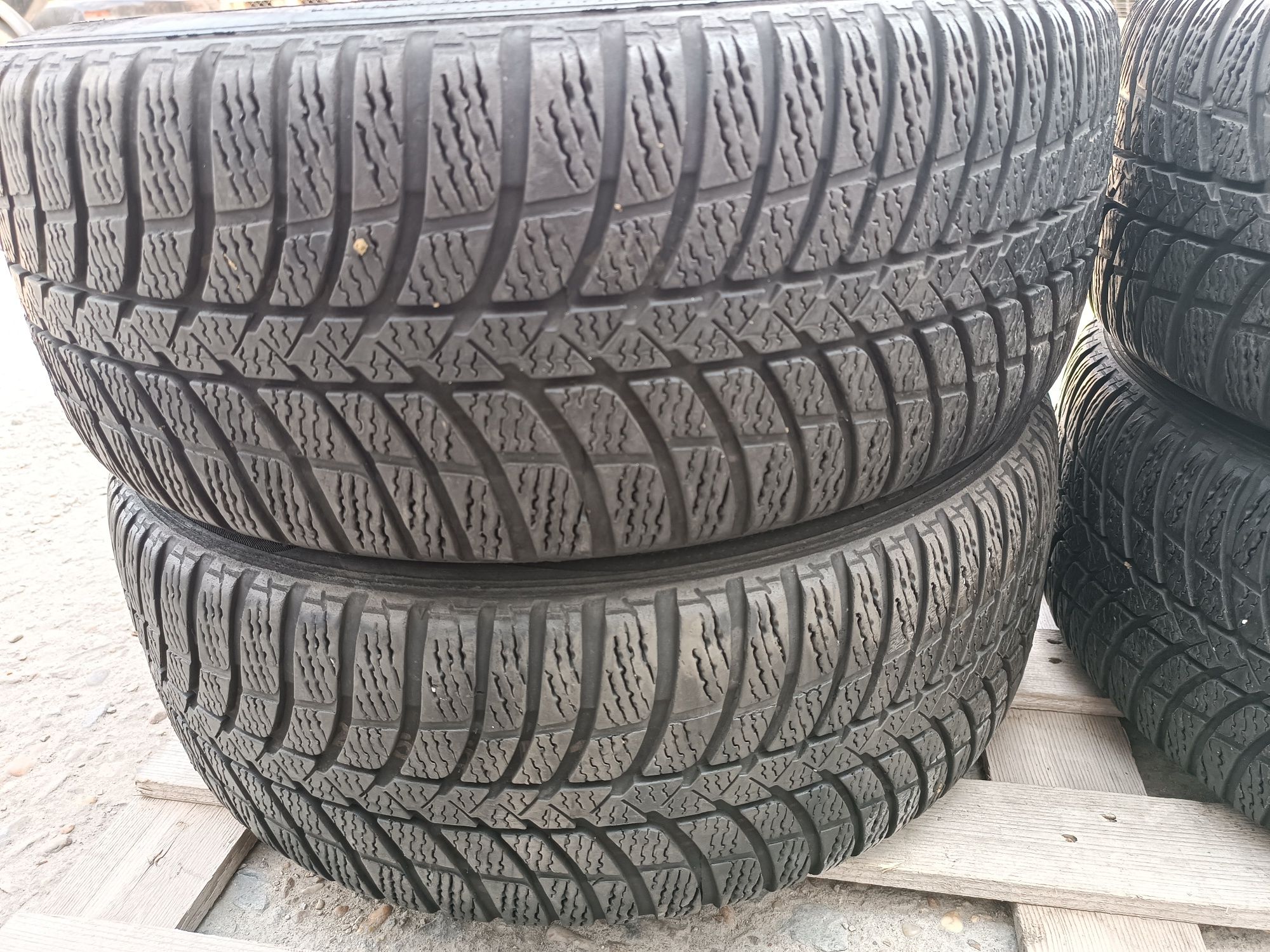 Лети джанти 17ки 5х114.3 Hyundai + зимни гуми 215/50/17 Kumho