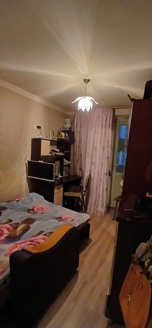 Чиланзар-23. 2-комнатная, продается срочно квартира