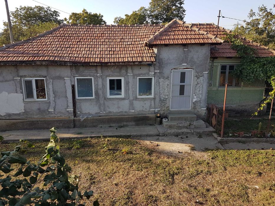 Casa traditionala 3 camere + curte generoasa – Merei – pret negociabil