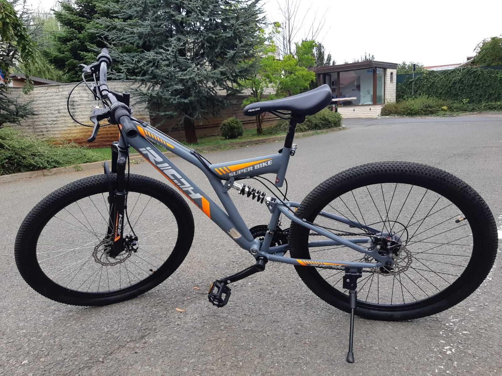 Bicicleta Mountain Bike frane pe discuri suspensie fata si spate