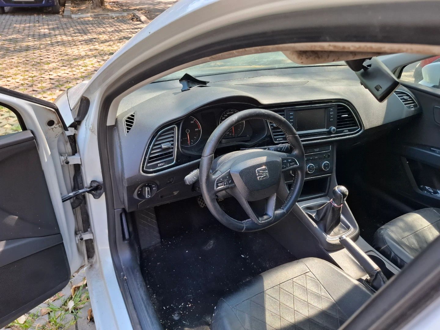 Seat leon 1.6 tdi an 2014/pentru recarosare,volan dreapta,dauna totala