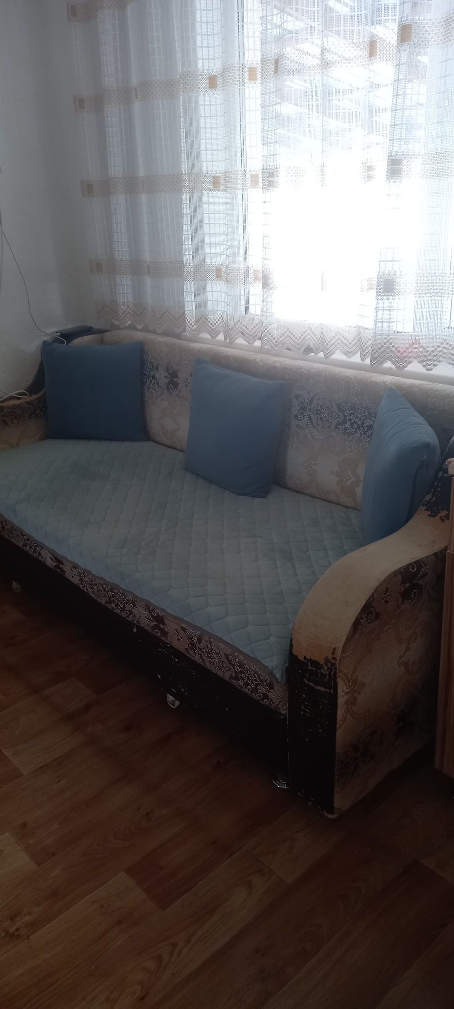 Диван с креслом  продаю