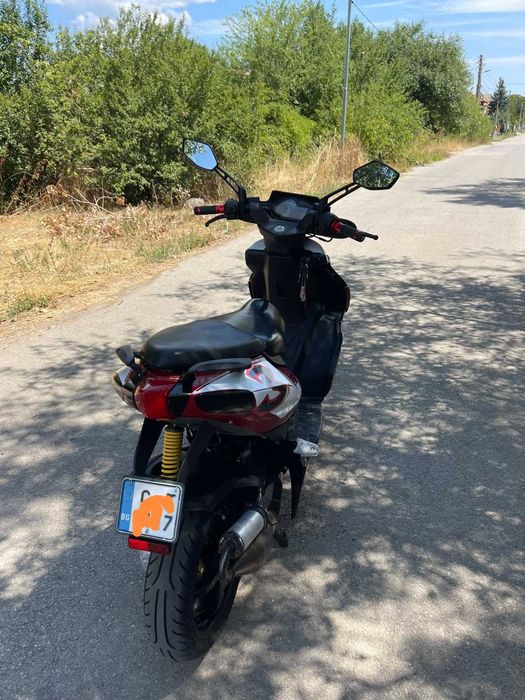Продавам скутер Aprilia sr50 factory 2011 г.