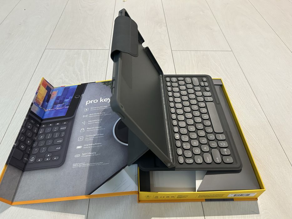 Tastatura + husa  ZAGG Pro Keys pentru iPad 10.2", neagra