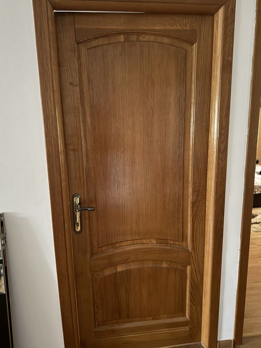 Usi din lemn masiv, stejar