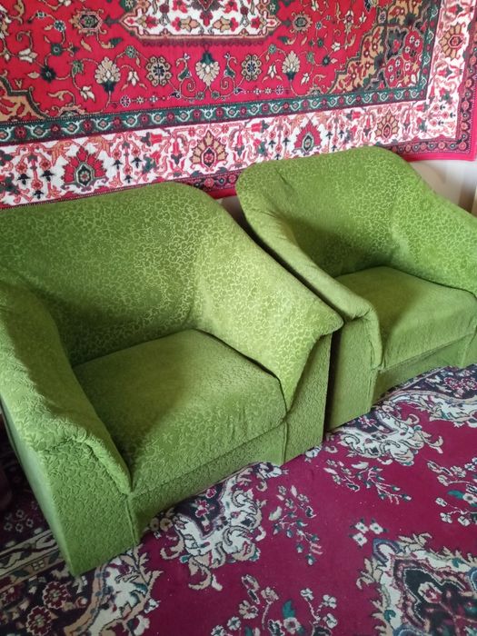 Продаётся диван + два кресла