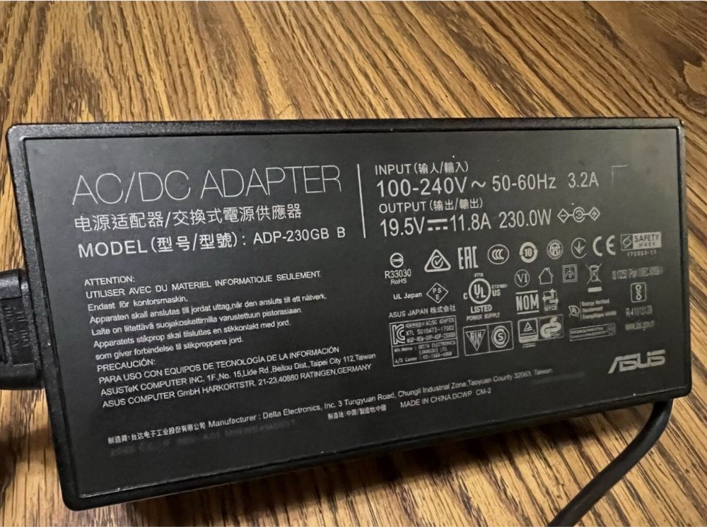 Asus ROG Zephyrus M15 ( 240Hz /RTX 2070 )