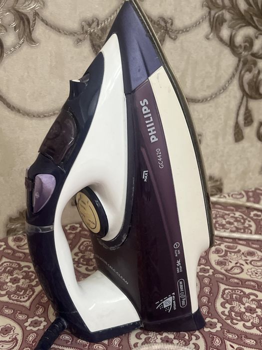 Б/у  Утюг хороший в рабочем состоянии   Phlips GC  4420  в рабоч