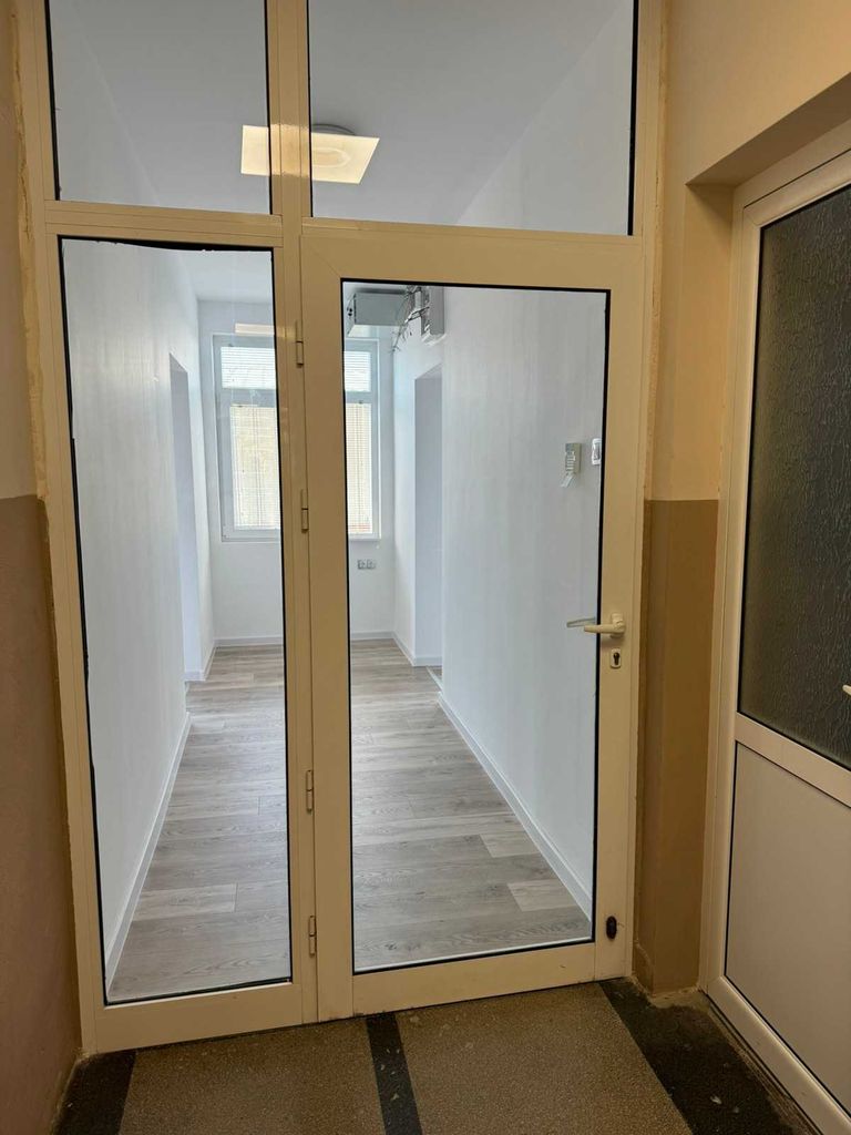 Дава се под наем Офис в Варна, Западна промишлена зона - 60 кв.м за 459 € - Снимка #10
