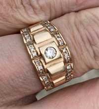 Перстень золотой с бриллиантом