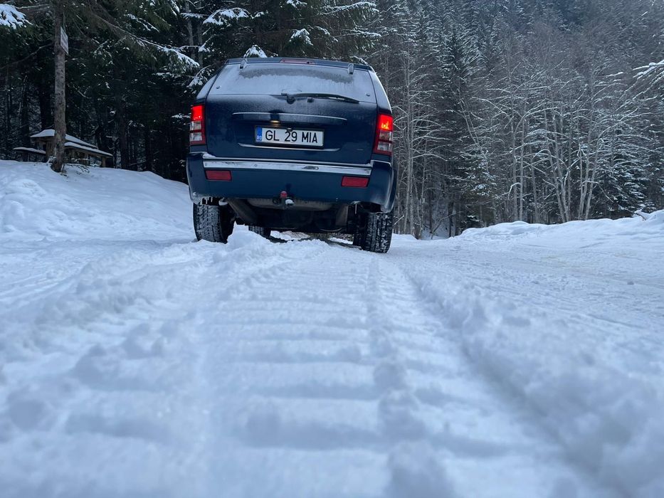 Vând Jeep Grand Cherokee