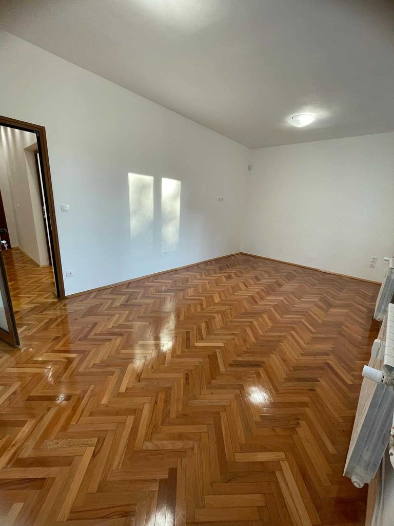 Дава се под наем Тристаен апартамент в София, Младост 1 - 110 кв.м за 714 € - Снимка #2