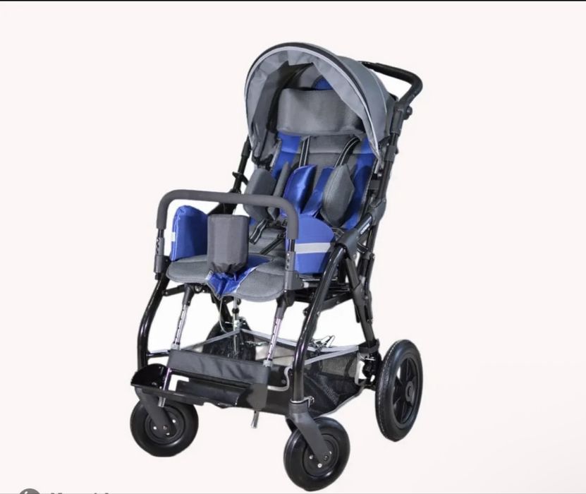 Срочно продается коляска CARRERA для детей с дцп