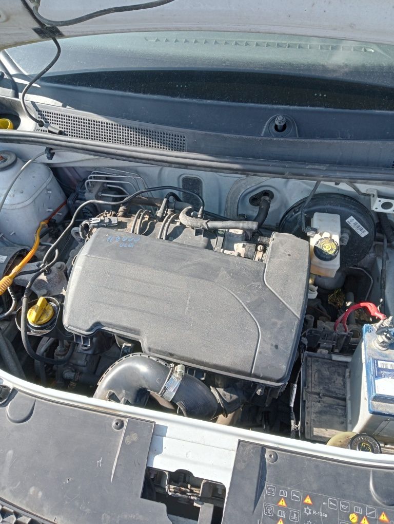 Dezmembrez Dacia Logan 1 și 2 motor 1.2 și 1.4 benzina