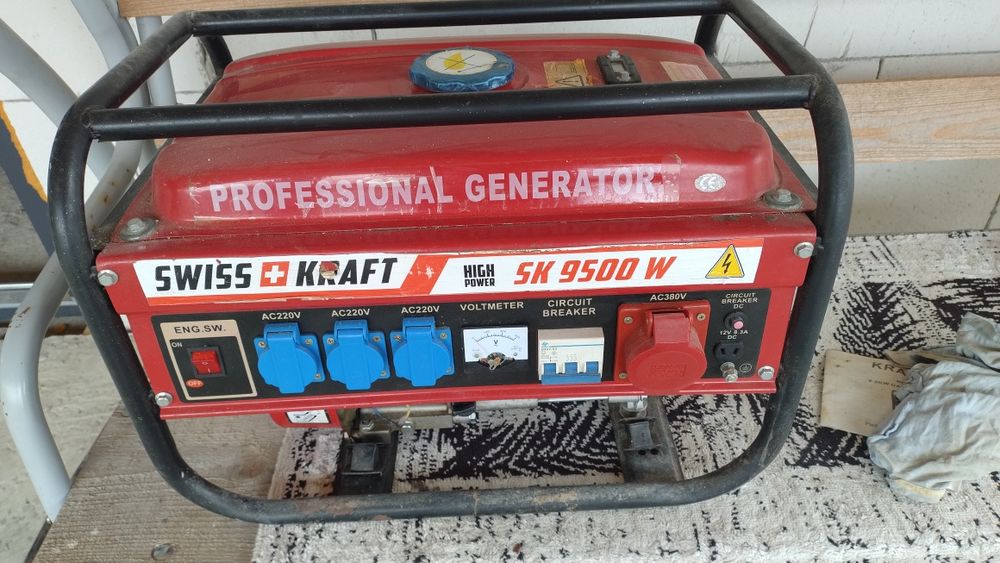 Generator de curent 12V / 220V / 380V