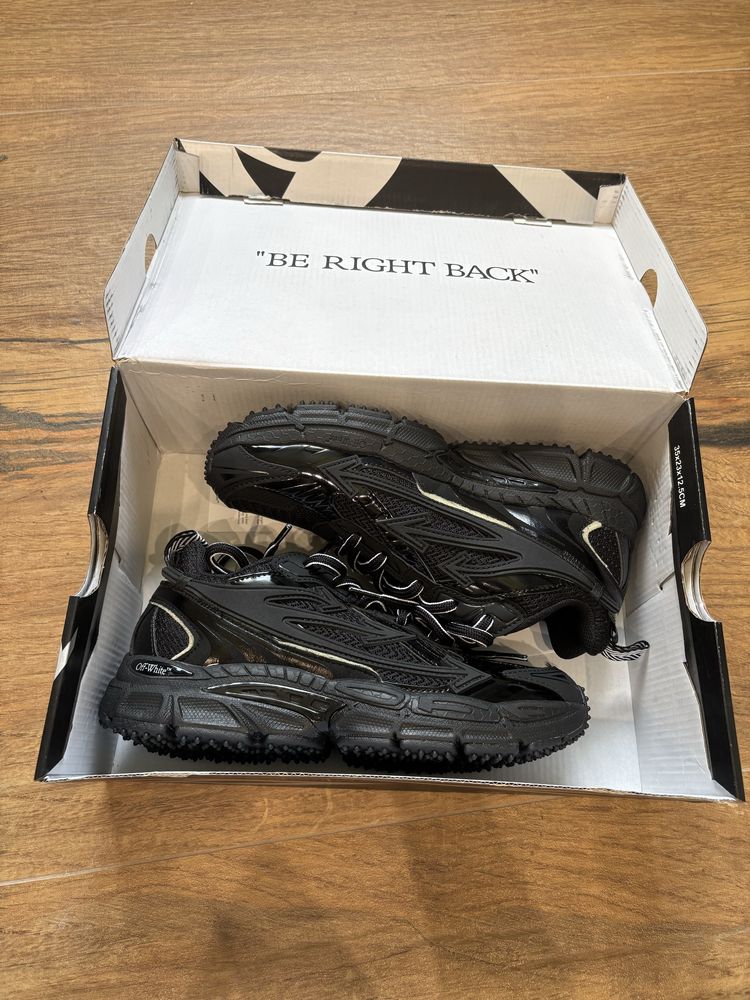 OFF WHITE ,,be right back”