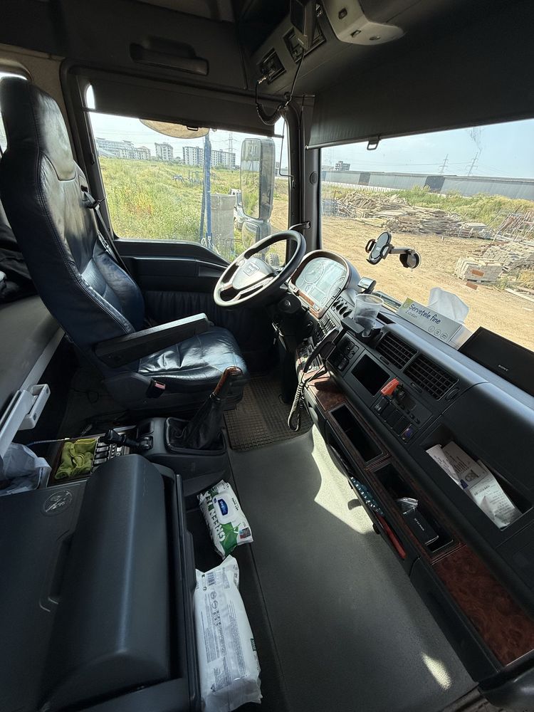 Camion cu macara MAN